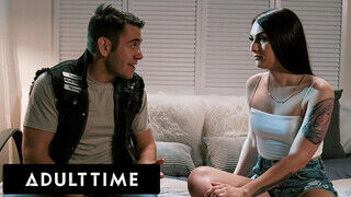 ADULT TIME - Khloe Kay a transzvesztita lány