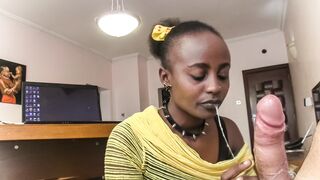 Nyakörves csoki repedtsarkú nyáladzik a főnök káróján