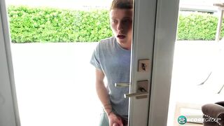 Csábos 40-es sierra megdugja a tinédzser kukkolót