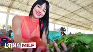 Sofia Galindo forró dél amerikai popóját keményen megdugják lucskos muffban