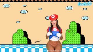 Sisi Rose termetes fenekű cosplayje super mario makerben pina squirt órással