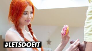 Gisha Forza termetes csöcsű vörös bombe egy fánkot érő brutális dugásért