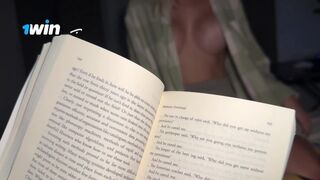 Nevelő hugom csábított el olvasás közben – ízletes közeli dörzsölés a óriási fenekű tinitől