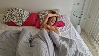 Szexi krapek megbassza a haver feleségét, miután az lelépett, és pov videót készít neki