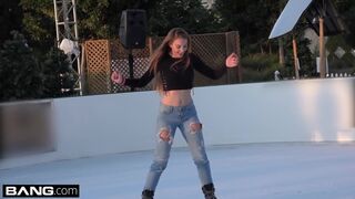 Jessie Wylde lenyomozza a nyilvános pippantás művészetét