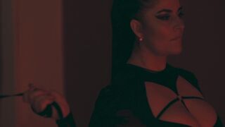 Kathalina777 keményen uralva egy gyönyörű latina milf által