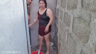 Filipina nőci kinti fürdés közben keményen megkefélve