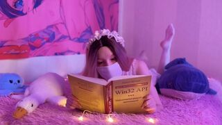 Apró tinédzser macát teleélvezik a tökéletes seggén