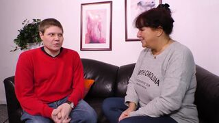 Vörös hajú milf gigantikus mellekkel cumizza a faszt és hagyja hogy keményen megdugják